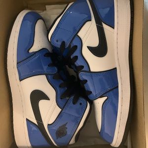 Boys air jordan mid